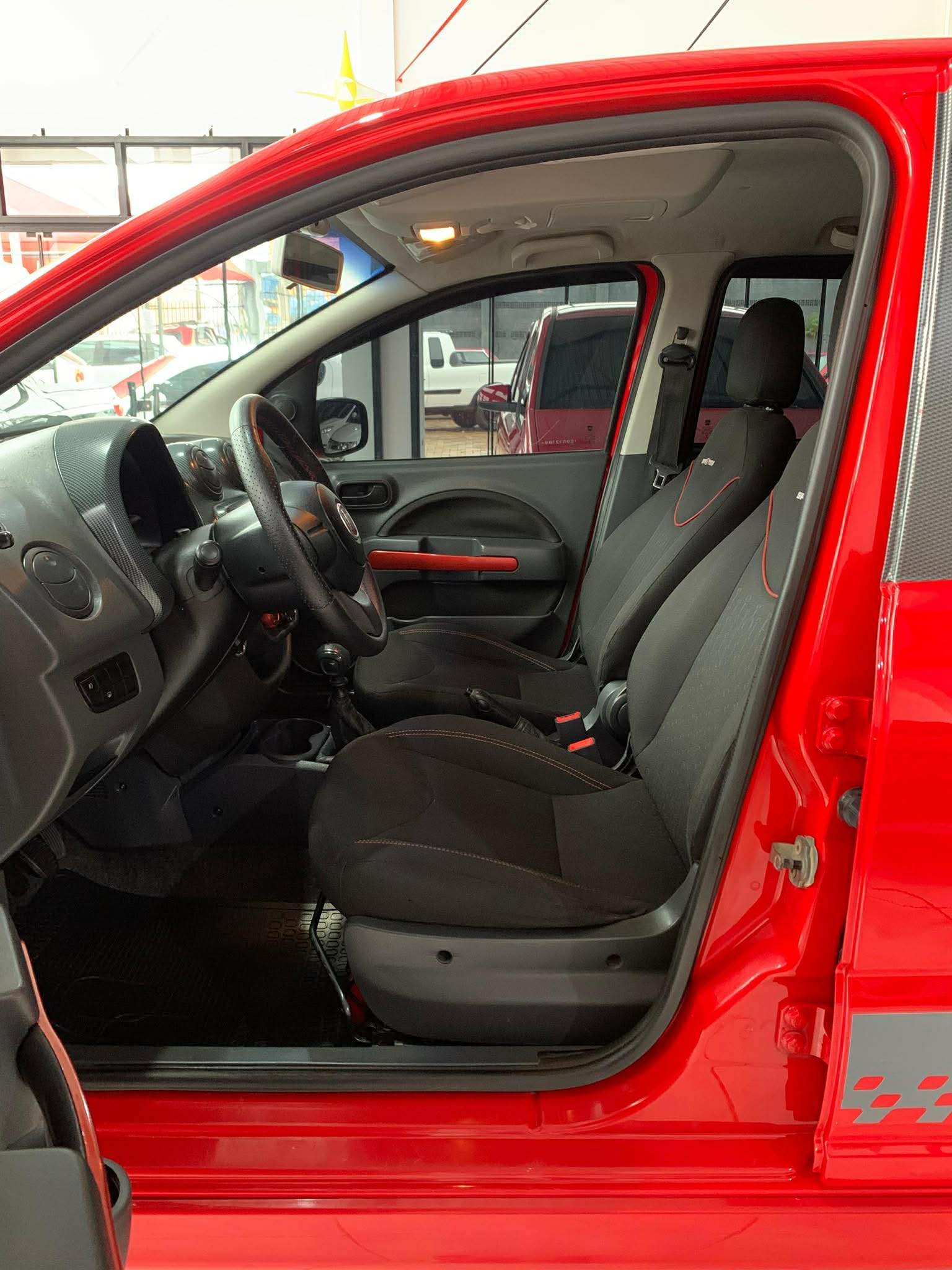 FIAT UNO SPORTING 1.4 - 2014 - Imagem 10