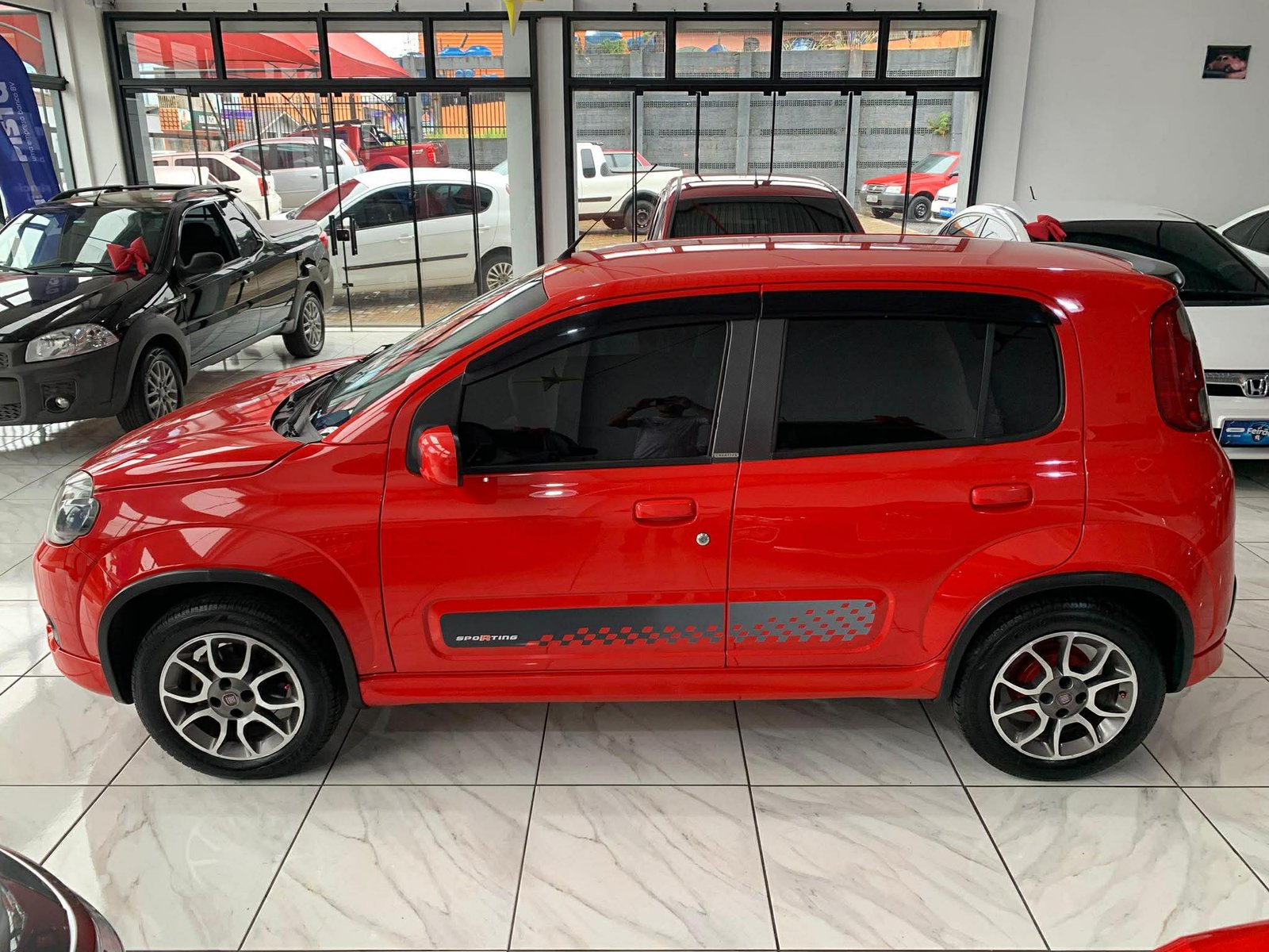 FIAT UNO SPORTING 1.4 - 2014 - Imagem 8