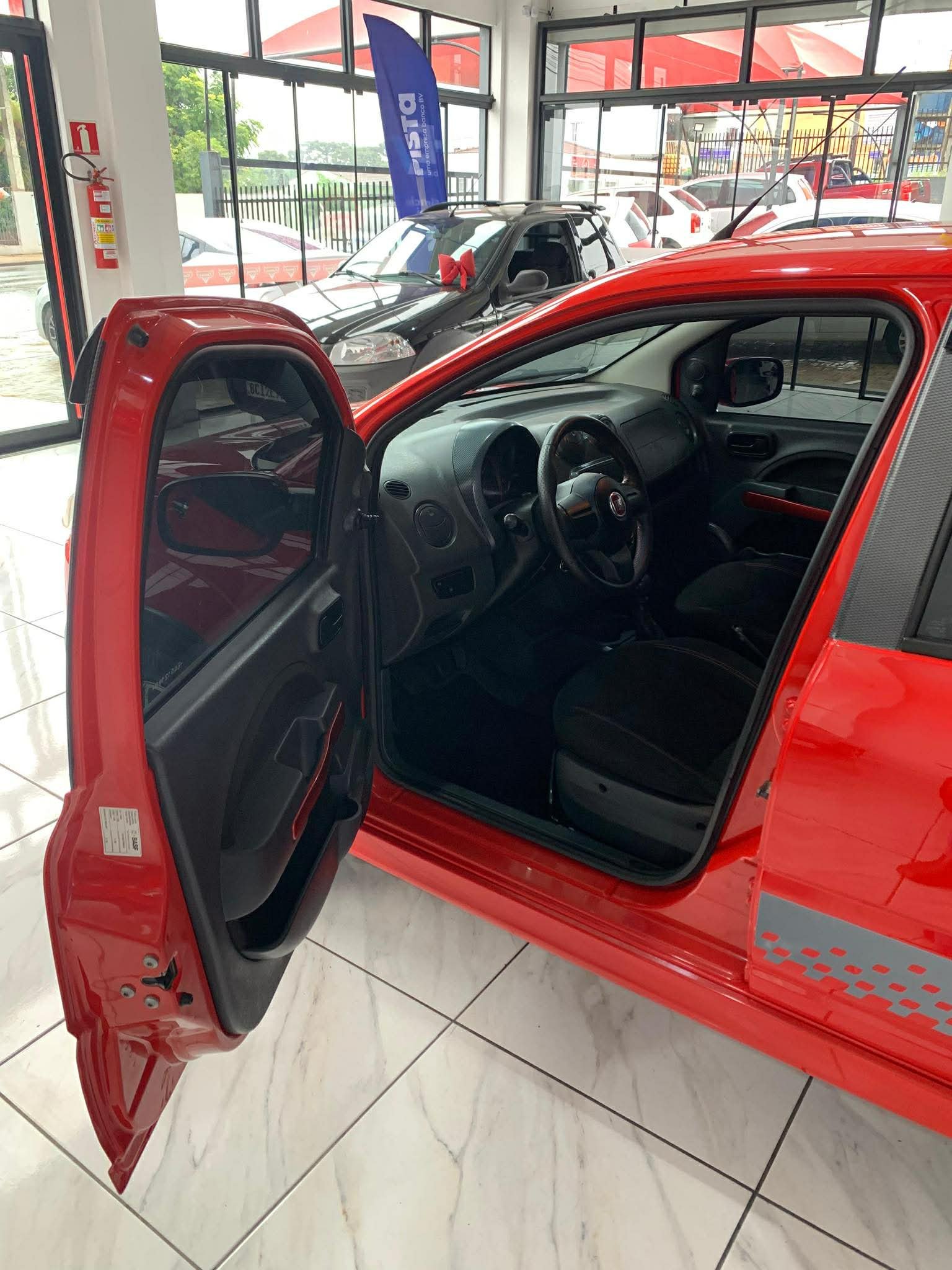 FIAT UNO SPORTING 1.4 - 2014 - Imagem 9