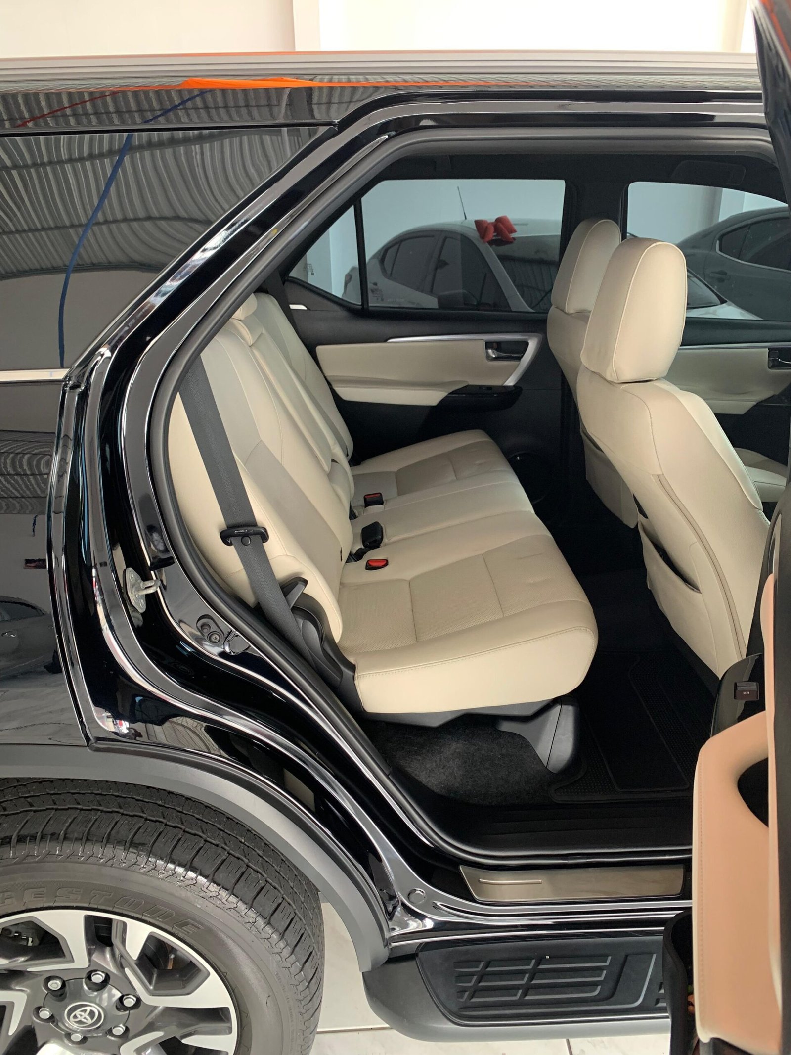 đđ TOYOTA HILUX SW4 DIAMOND 2023/2024 â DIESEL 2.8 â 204 CV â 7 LUGARES ⨠VERSĂO DIAMOND | TOPO DE LINHA | IMPECĂVEL - Imagem 17