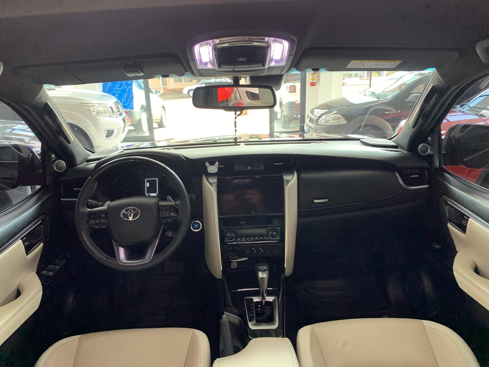 đđ TOYOTA HILUX SW4 DIAMOND 2023/2024 â DIESEL 2.8 â 204 CV â 7 LUGARES ⨠VERSĂO DIAMOND | TOPO DE LINHA | IMPECĂVEL - Imagem 20