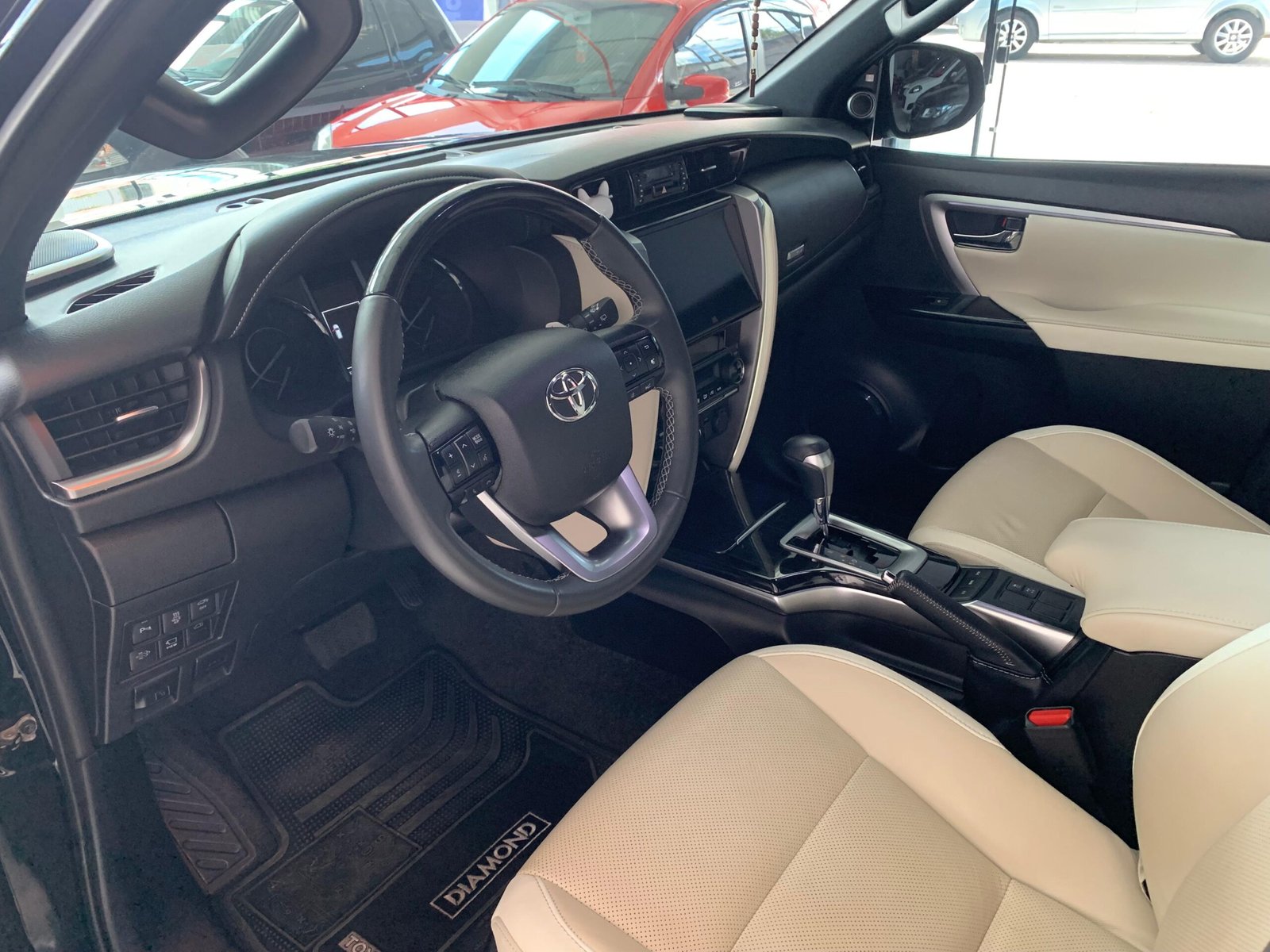 đđ TOYOTA HILUX SW4 DIAMOND 2023/2024 â DIESEL 2.8 â 204 CV â 7 LUGARES ⨠VERSĂO DIAMOND | TOPO DE LINHA | IMPECĂVEL - Imagem 11