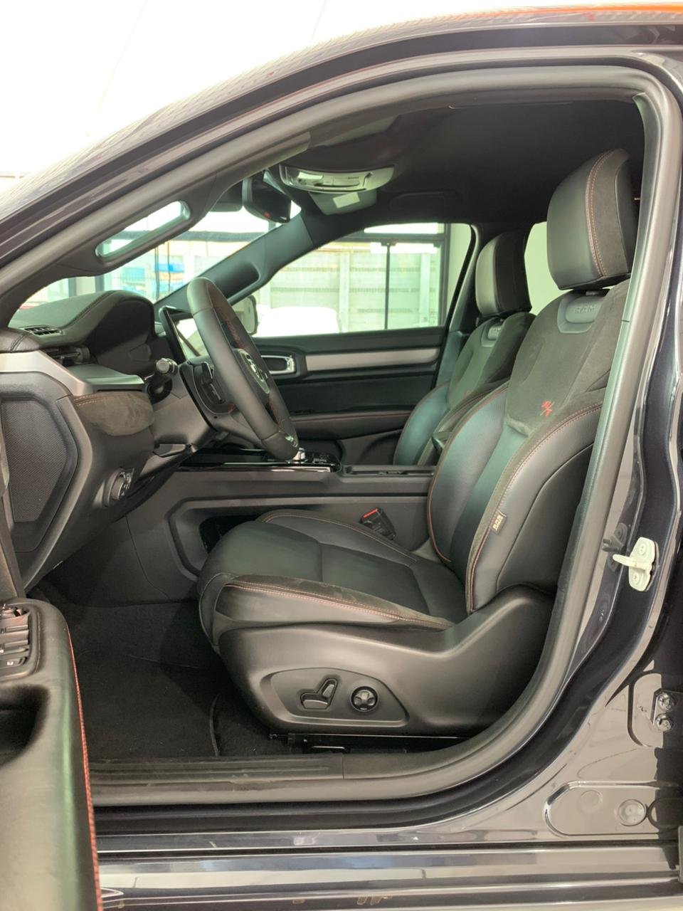 RAM RAMPAGE R/T – 2023/2024 | ESPORTIVA, TECNOLÓGICA E EXCLUSIVA - Imagem 16