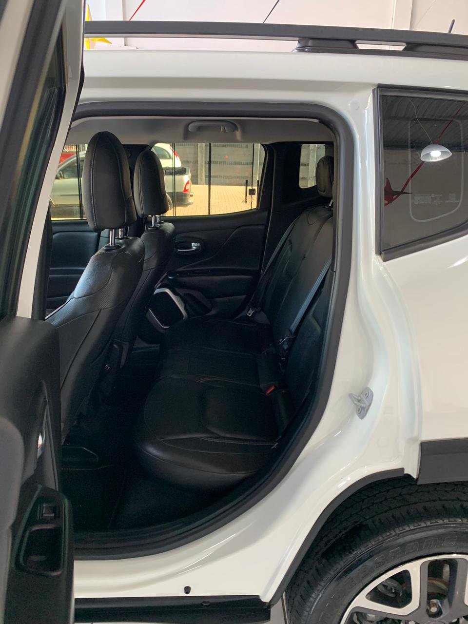 Jeep Renegade Longitude 4x4 2019 - Imagem 12
