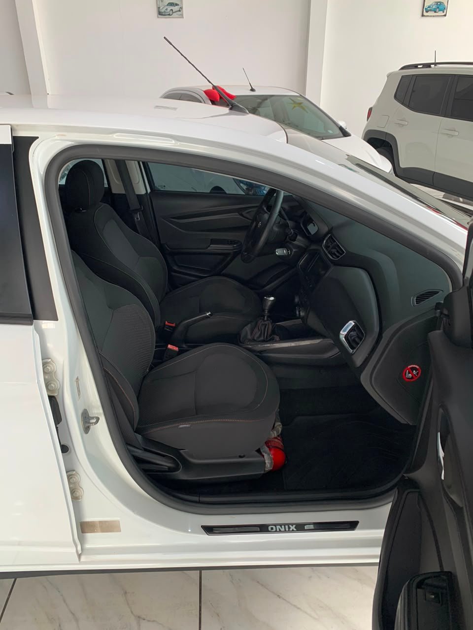 CHEV / ONIX HATCH LT 1.4 MEC - 2014 - Imagem 12