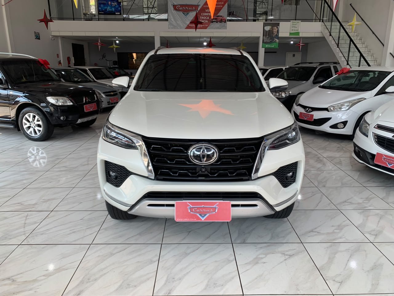 🚙 Toyota Hilux SW4 SRX 4x4 2.8 Diesel 📅 2022 👥 7 lugares - Imagem 2
