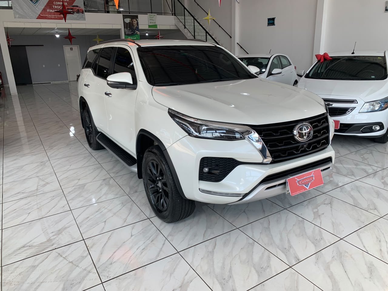 🚙 Toyota Hilux SW4 SRX 4x4 2.8 Diesel 📅 2022 👥 7 lugares - Imagem 3