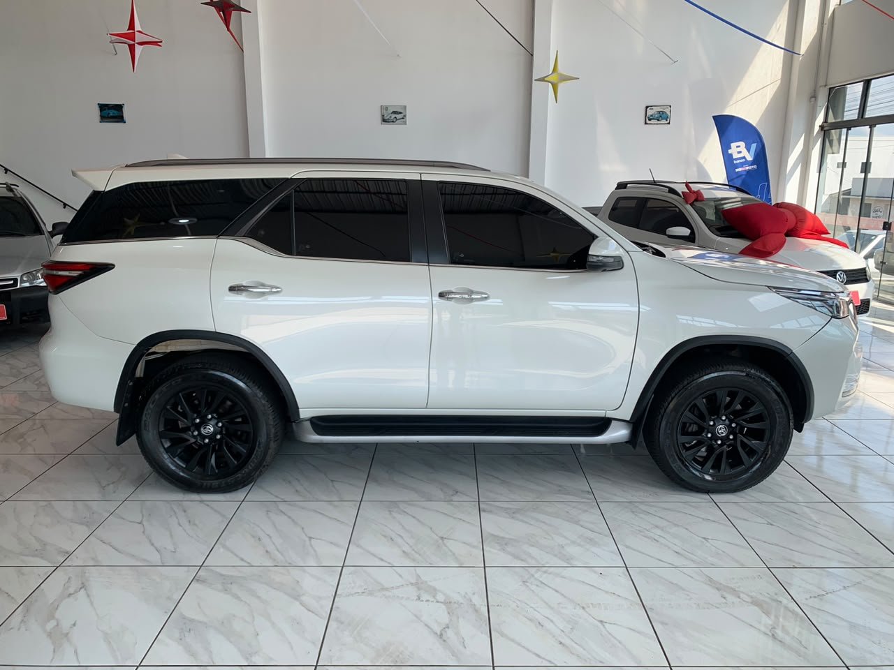 🚙 Toyota Hilux SW4 SRX 4x4 2.8 Diesel 📅 2022 👥 7 lugares - Imagem 4