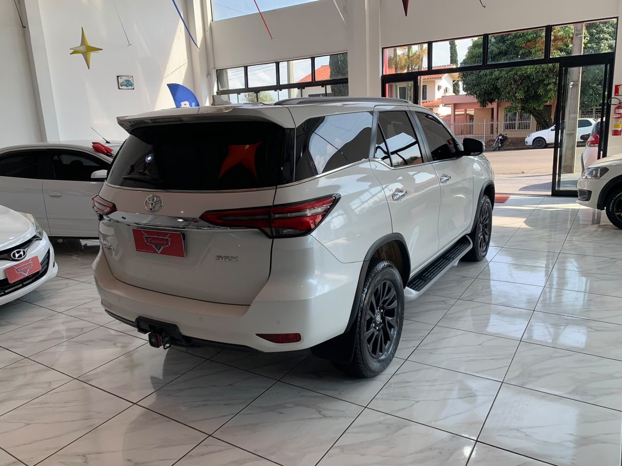 🚙 Toyota Hilux SW4 SRX 4x4 2.8 Diesel 📅 2022 👥 7 lugares - Imagem 5
