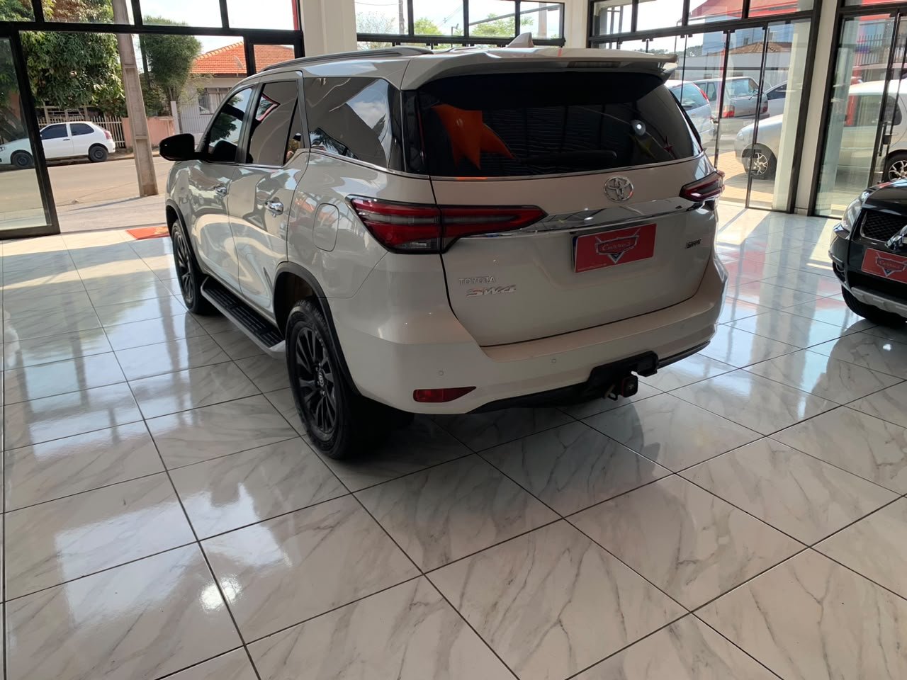 🚙 Toyota Hilux SW4 SRX 4x4 2.8 Diesel 📅 2022 👥 7 lugares - Imagem 7