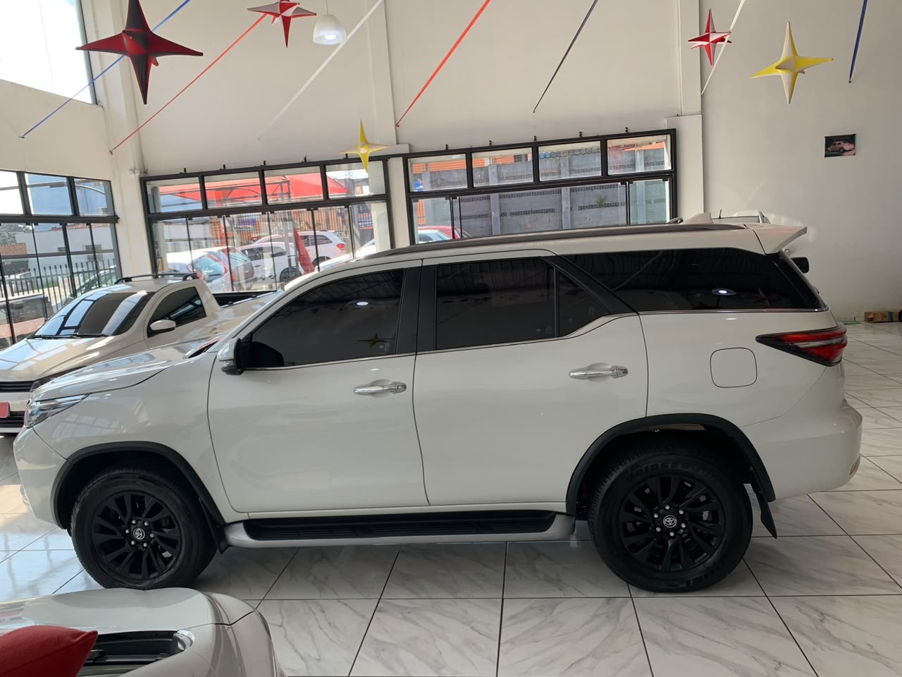 🚙 Toyota Hilux SW4 SRX 4x4 2.8 Diesel 📅 2022 👥 7 lugares - Imagem 8