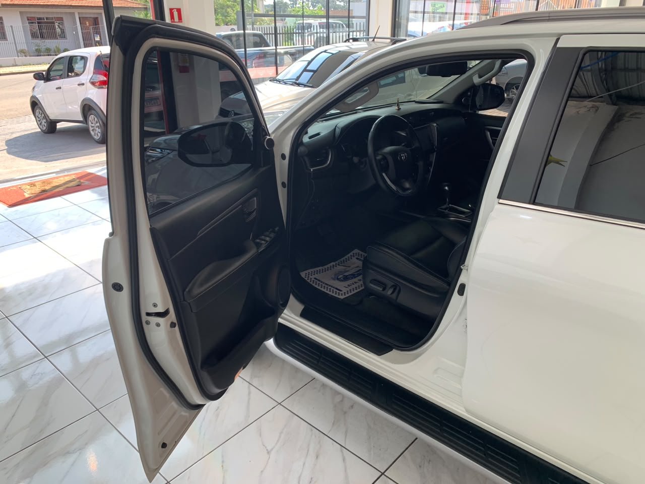🚙 Toyota Hilux SW4 SRX 4x4 2.8 Diesel 📅 2022 👥 7 lugares - Imagem 9