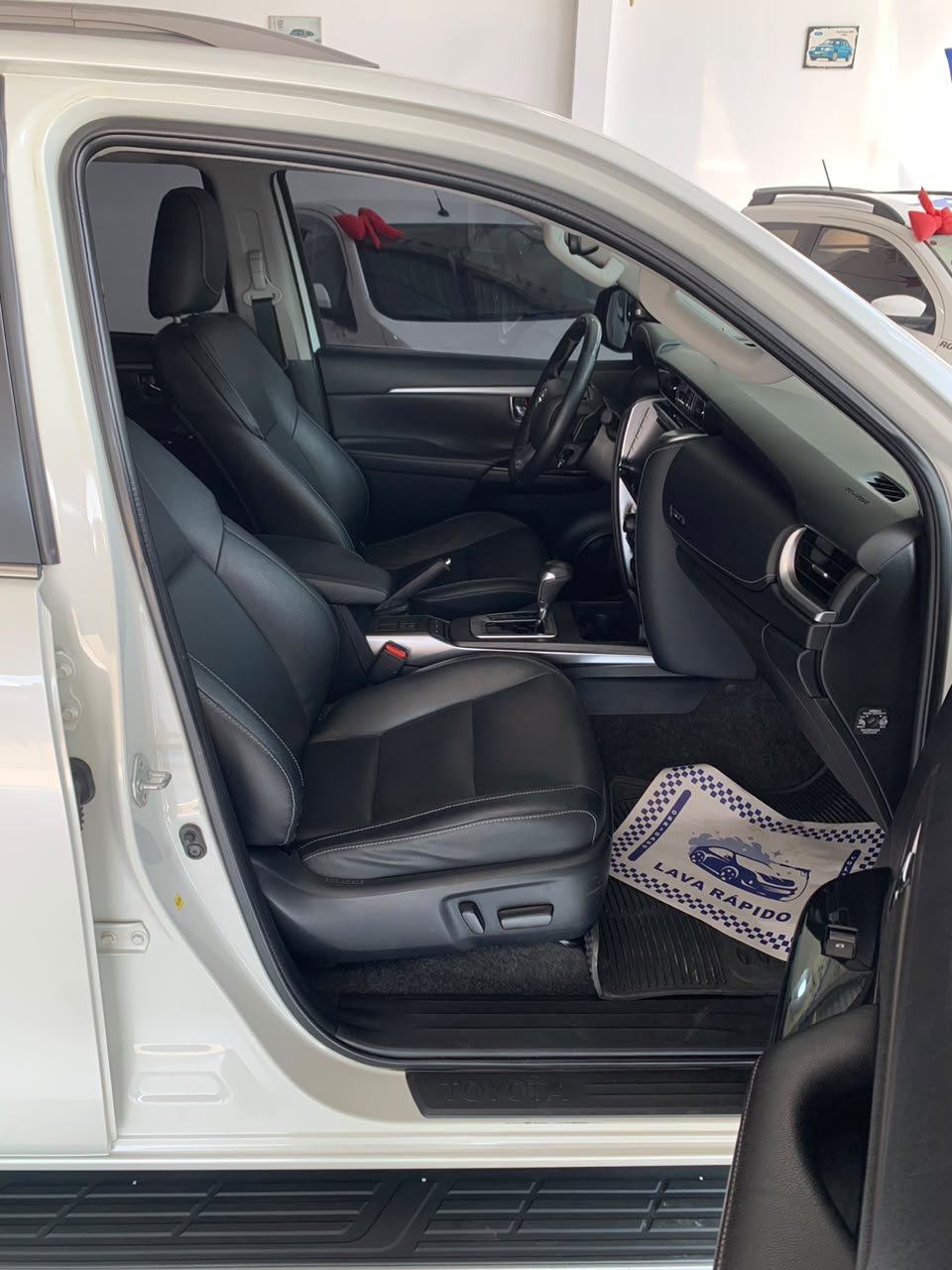 🚙 Toyota Hilux SW4 SRX 4x4 2.8 Diesel 📅 2022 👥 7 lugares - Imagem 13