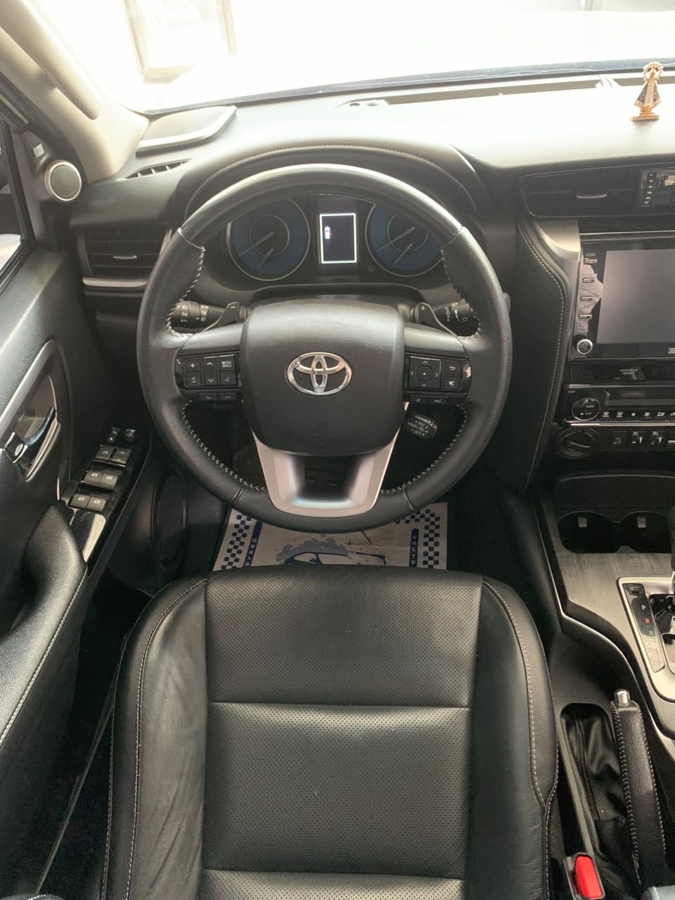 🚙 Toyota Hilux SW4 SRX 4x4 2.8 Diesel 📅 2022 👥 7 lugares - Imagem 15