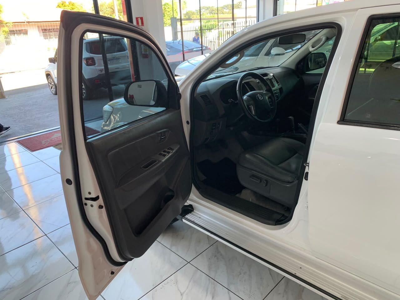 TOYOTA HILUX SRV 3.0 D-4D 4x4 TURBO DIESEL AUTOMÁTICA | 2013 🤩 - Imagem 9