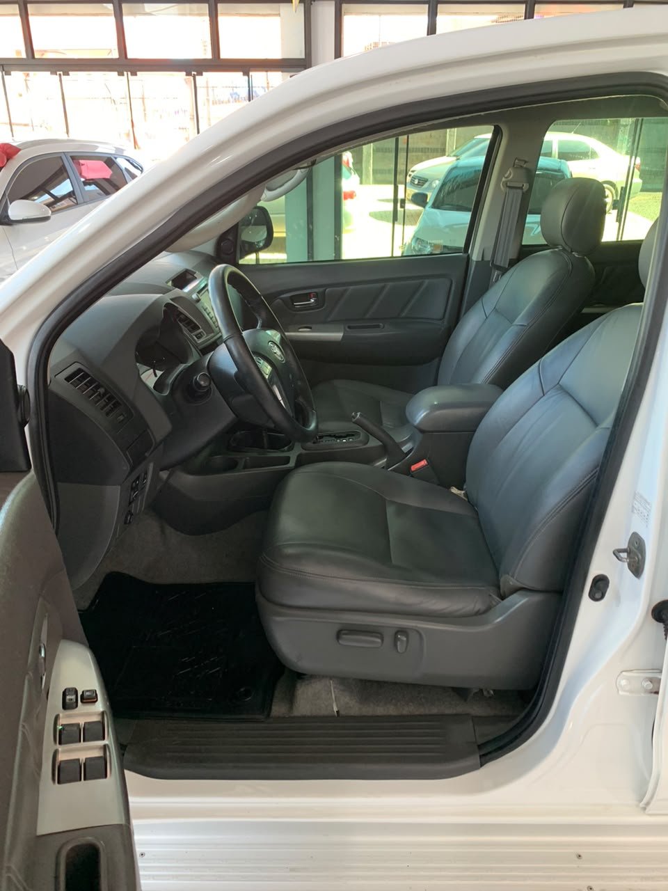 TOYOTA HILUX SRV 3.0 D-4D 4x4 TURBO DIESEL AUTOMÁTICA | 2013 🤩 - Imagem 10